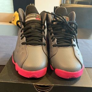 Jordan jumpman team 2. Size 5Y fits W6.5. NWB